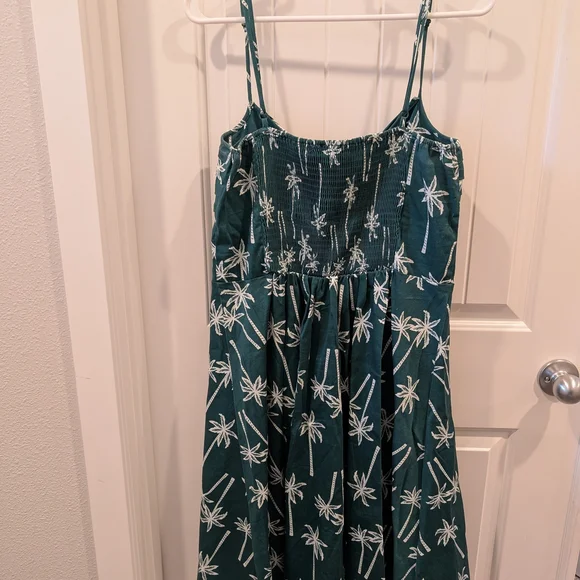 Collectif Green Pattern Dress - Picture 3 of 3